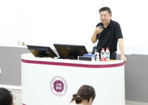 【创新领航讲座】“口腔专业学生职业规划第一课”顺利开讲：深圳市口腔医疗协会会长陈忠瑜分享口腔医生成长之路