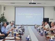 医学部举办“大师面对面”研究生座谈会