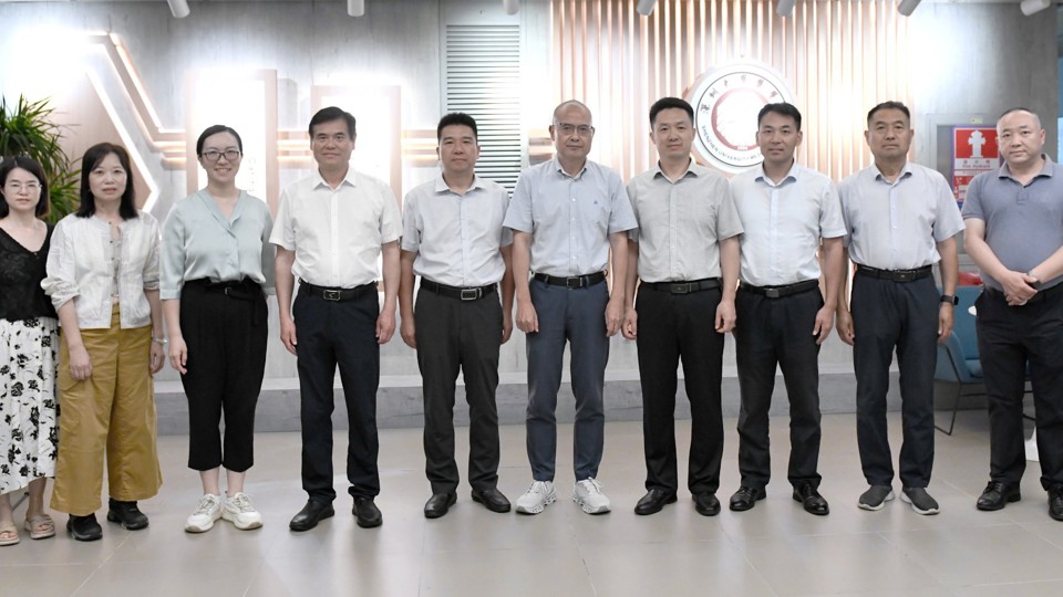 信阳师范大学朱晓东副校长一行到深圳大学医学部调研交流