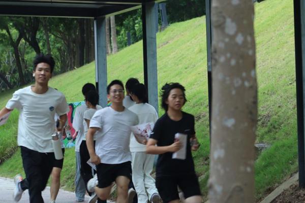 医学部成功举办国防主题校园定向越野活动