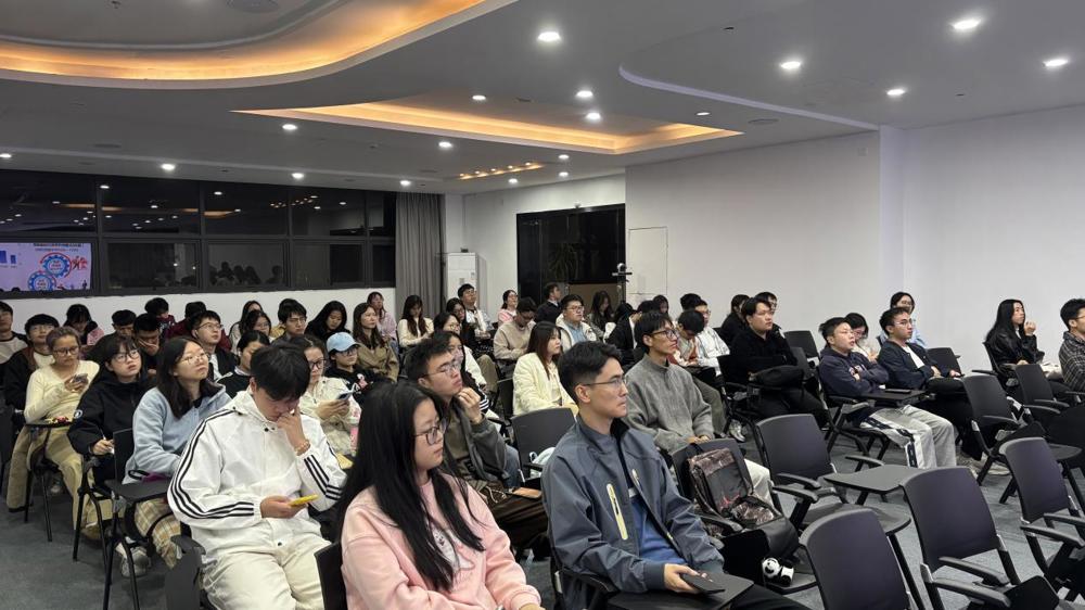 bc2c174115fcde15263f7aff9b2380b1