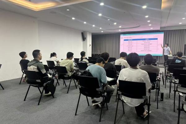 “助荔未来”就业力提升工作室：「求职情报官」养成计划第六期 ：“研战成硕”考研院校专业解析活动圆满落幕