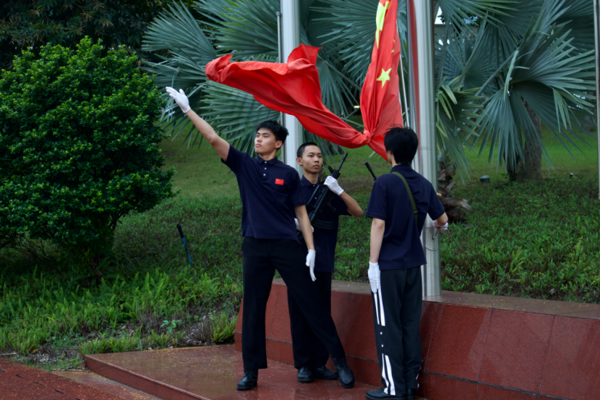 医学部举行“中国人民抗日战争胜利纪念日”主题升旗仪式暨“强国复兴有我”主题党（团）日教育活动
